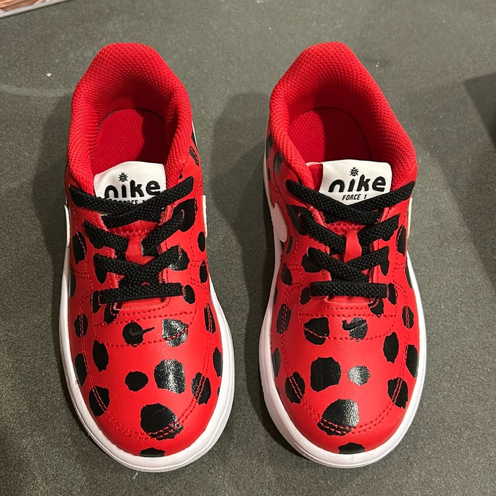 NWOT toddler nike Air Force one red with black. Size 10
